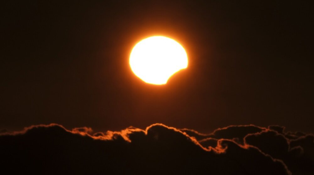 Mrak na nekoliko minuta: Kako je izgledalo potpuno pomračenje Sunca? (FOTO) 1