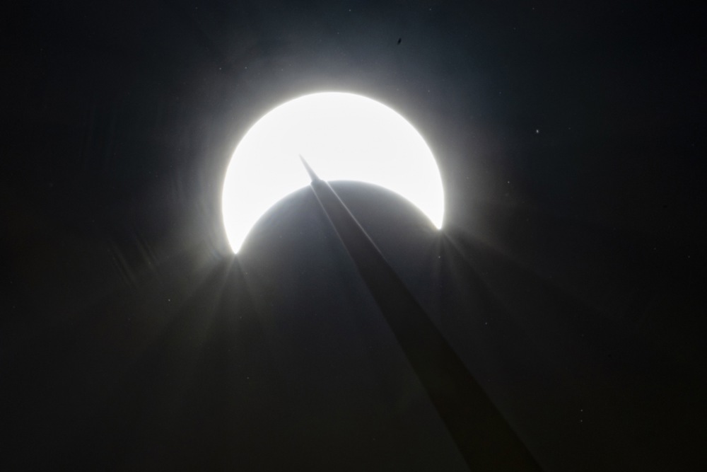 Mrak na nekoliko minuta: Kako je izgledalo potpuno pomračenje Sunca? (FOTO) 2