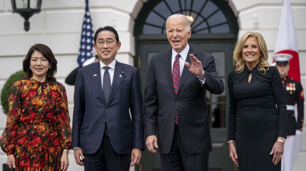 "Japan je u centru američke strategije da se suprotstavi Kini": Premijer Japana večeras sa Bajdenom na večeri 1