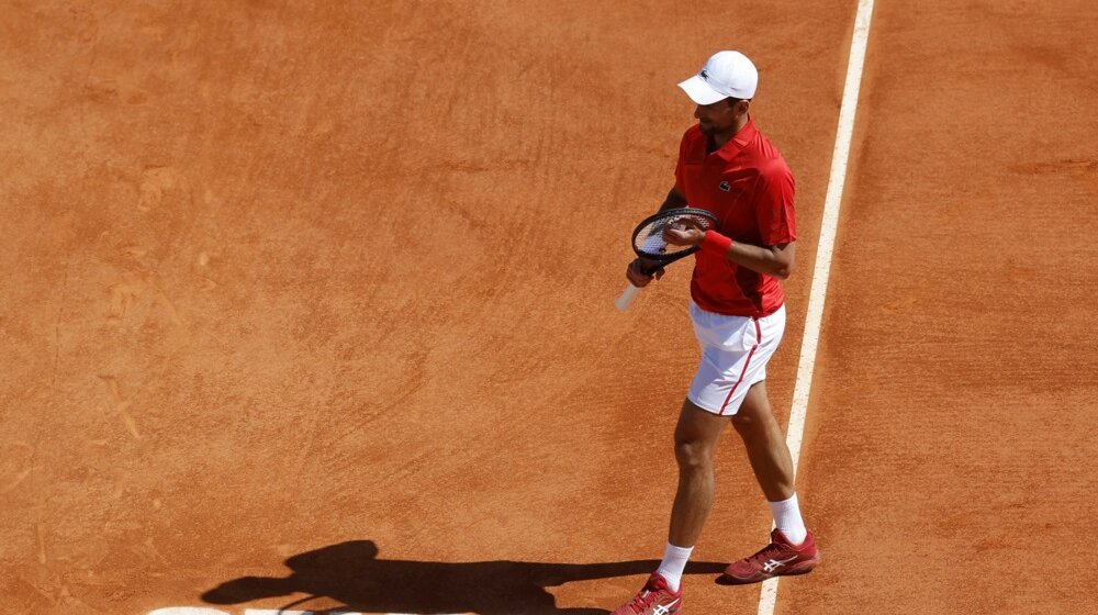 (VIDEO) Nakon incidenta sa flašom, Novak Đoković na treningu sa kacigom 1
