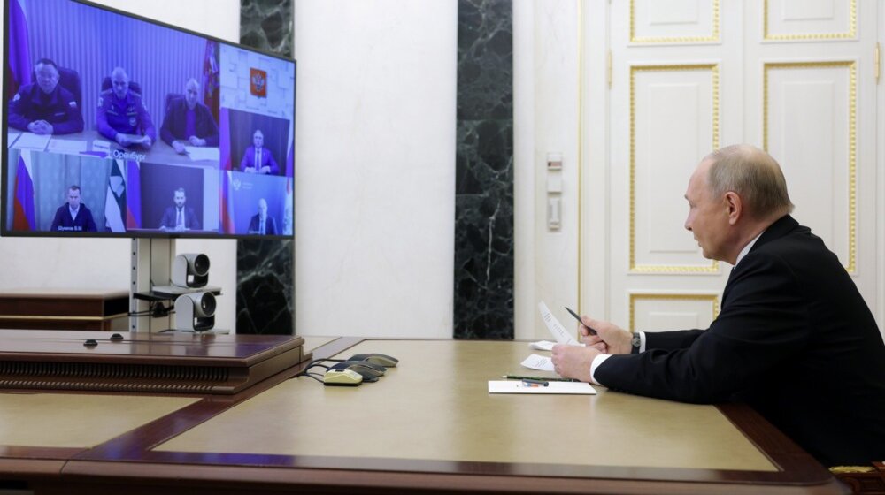 Moskovski tajms: Putin je prestao da napušta Kremlj i rezidencije, u protekle dve nedelje učestvovao na sastancima putem video veze 11
