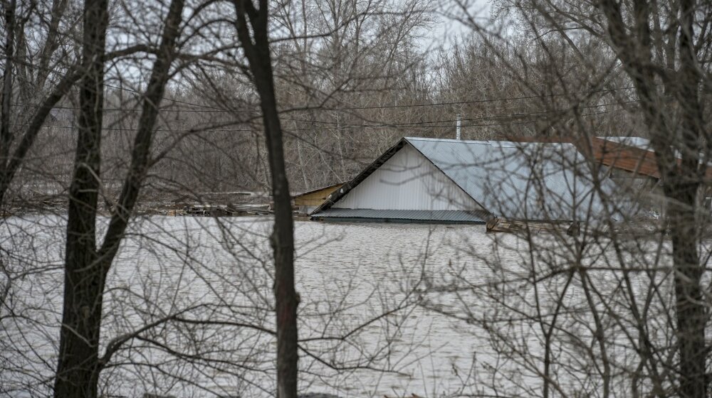 Poplave u Rusiji: U gradu Orenburgu vidljivi su samo krovovi nekih kuća 1