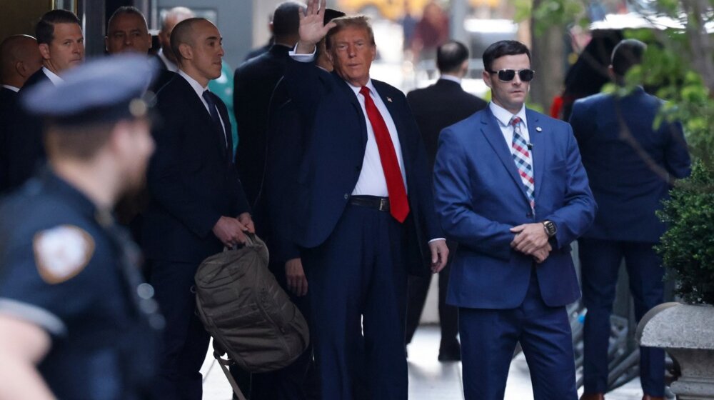 "Ovo je napad na Ameriku": Donald Tramp na optuženičkoj klupi suda na Menhetnu 1