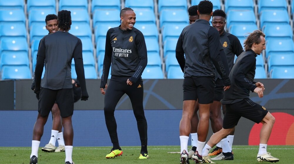 Fudbaleri Reala zbog svog poteza oduševili navijače širom sveta (VIDEO) 1