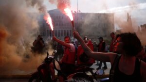 Sindikati u Grčkoj započeli jednodnevni štrajk