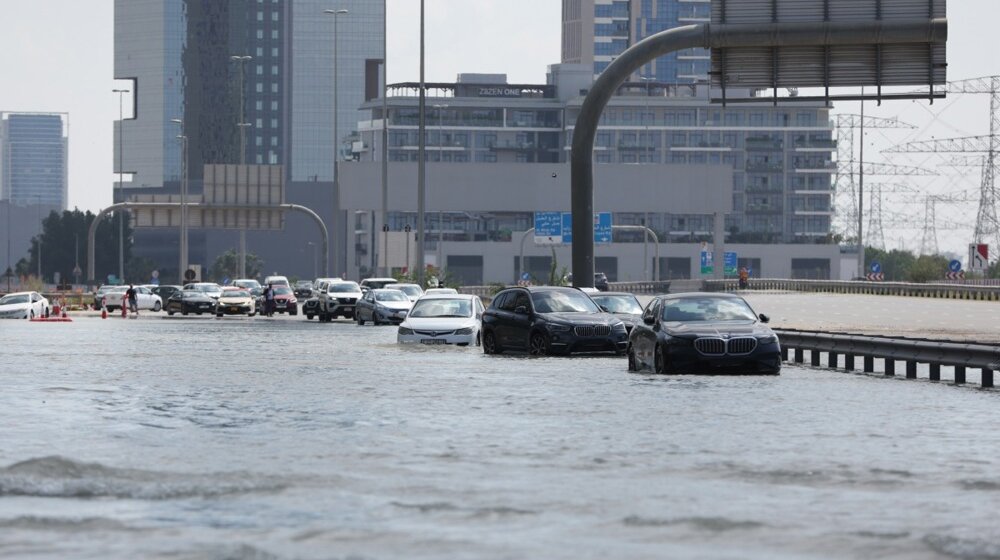 Postepeno se uspostavlja saobraćaj na aerodromu u Dubaiju koji je i dalje poplavljen 1