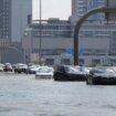 Postepeno se uspostavlja saobraćaj na aerodromu u Dubaiju koji je i dalje poplavljen 14