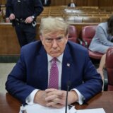 Jedna osoba pokušala da se spali ispred suda gde se sudi Trampu 3