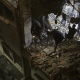 U izraelskim vazdušnim napadima na Rafu ubijene najmanje 22 osobe 8