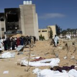 Izraelska vojska negira da je tela Palestinaca zakopala u krugu bolnice u Gazi 6