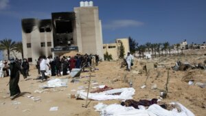 Izraelska vojska negira da je tela Palestinaca zakopala u krugu bolnice u Gazi
