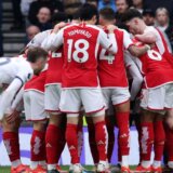 Arsenal slavio u gradskom derbiju i zadržao nade za titulu 10