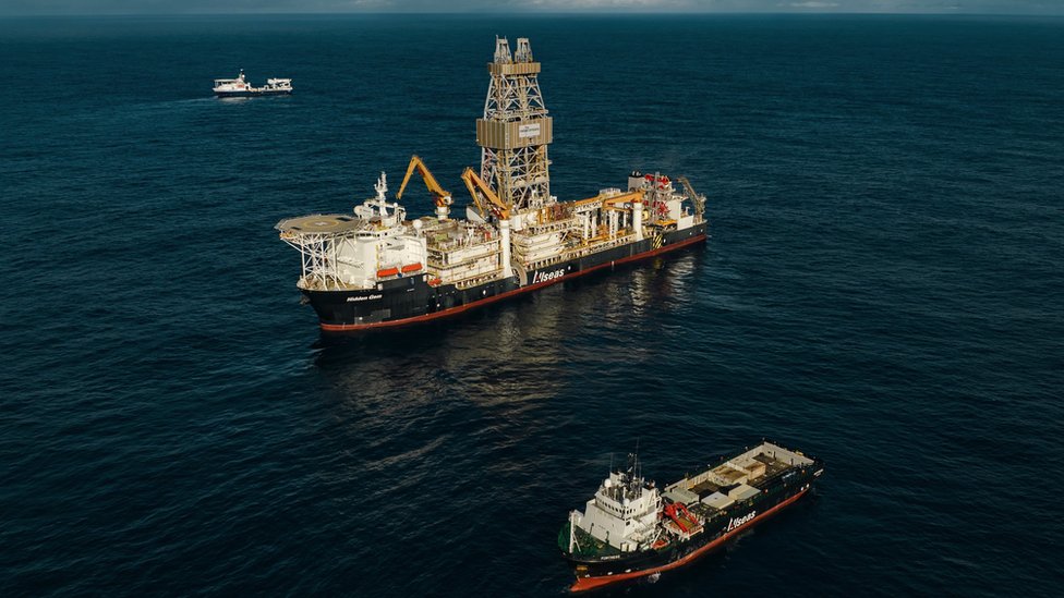 Rudarenje u morskim dubinama: Trka za kritičnim mineralima zbog prebacivanja na čistu energiju 1 Ships involved in exploration of critical minerals in the Clarion-Clipperton Zone in North Pacific Ocean