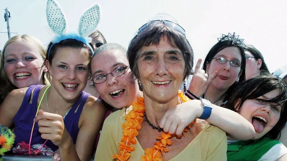 Televizija: Da li pošto-poto mora dalje - kako serije rešavaju problem smrti zvezde 3 Džun Braun sa obožavateljima