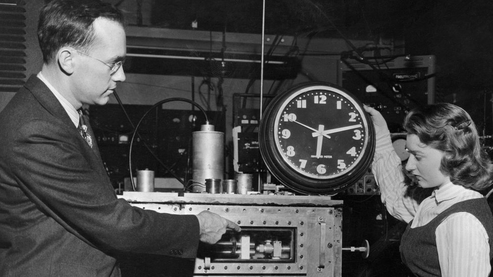 Atomski sat iz 1950-ih