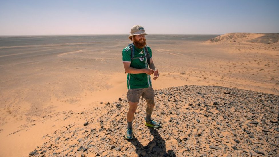 Ekstremni sport: Britanac Ras Kuk koji pretrčao čitavu Afriku stigao na cilj 1 Russell Cook in the Sahara Desert