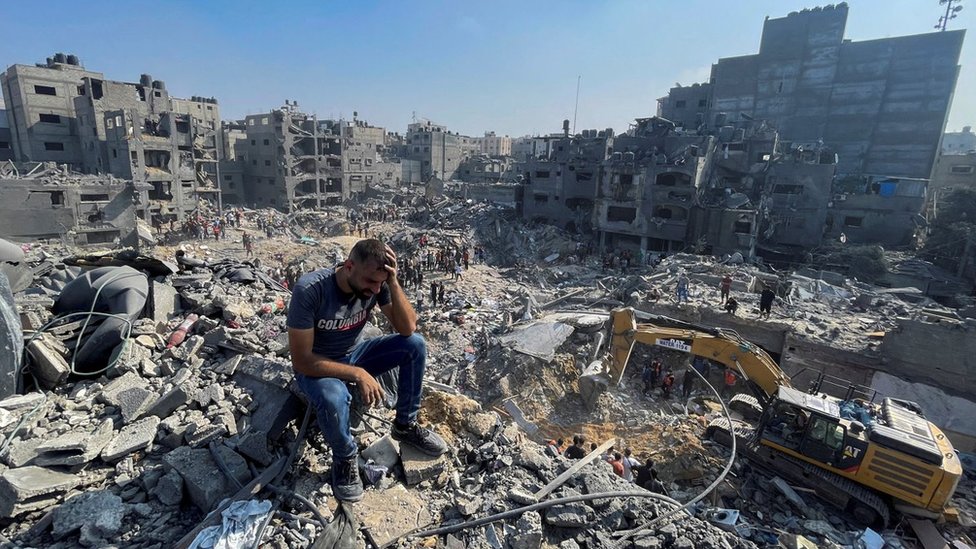 A man reacts as Palestinians search for casualties a day after Israeli strikes on Jabalia refugee camp, in the northern Gaza Strip (1 November 2023)
