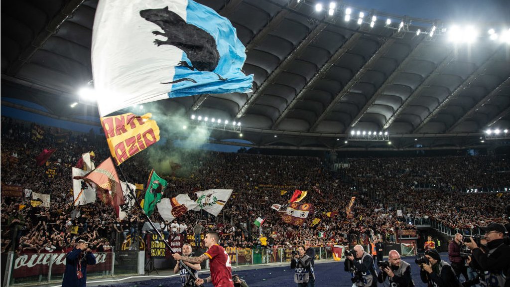 Gianluca Mancini celebrates with Roma fans