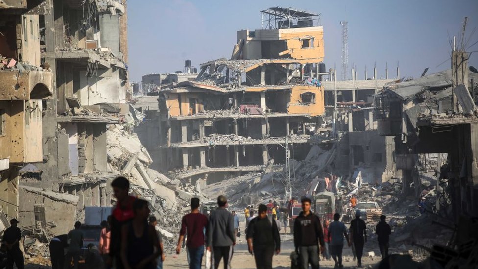 Napad Irana na Izrael pruža Netanjahuu slamku spasa, analiza Džeremija Bouena 2 Palestinians return to Khan Younis, 7 April