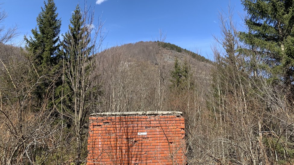 NATO bombardovanje 1999: Bitka za Košare, tri tumačenja i jedna pesma 13 Vrh Rasa Košares, jedno od zauzetih mesta