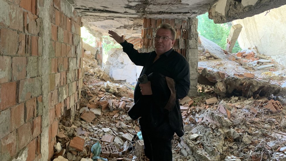 NATO bombardovanje 1999: Bitka za Košare, tri tumačenja i jedna pesma 9 Hisen Beriša je povređen u kasarni Košare