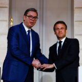 Srbija i Francuska: Makron i Vučić složno i srdačno o ekonomiji i emocijama, oprečno o Kosovu, posle i o avionima i o Luju Vitonu 13