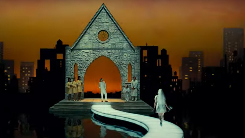 Film: Džoker 2 - Lejdi Gaga se pojavljuje u trejleru nastavka (koji nije mjuzikl) 5 Joaquin Phoenix & Lady Gaga in a wedding scene in Joker: Folie à Deux