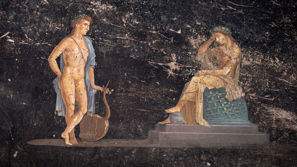 Arheologija i istorija: U drevnom gradu Pompeji pronađene freske koje oduzimaju dah 4 One of the "black room" frescos discovered in Pompeii, showing Apollo trying to seduce the priestess Cassandra
