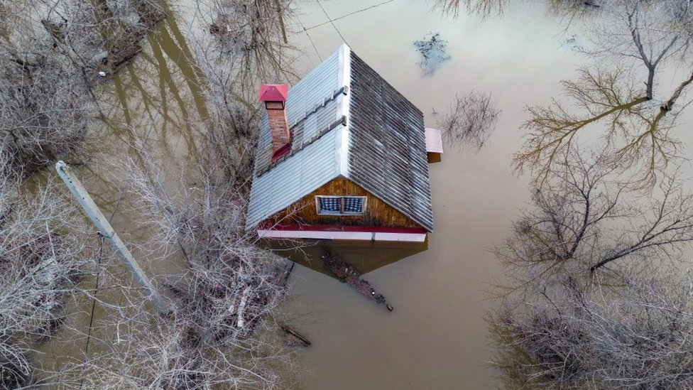 Najgore poplave poslednjih decenija u Rusiji, evakuacije i u Kazahstanu - „Ceo grad nam je pod vodom" 1 rusija, poplave, poplave u rusiji