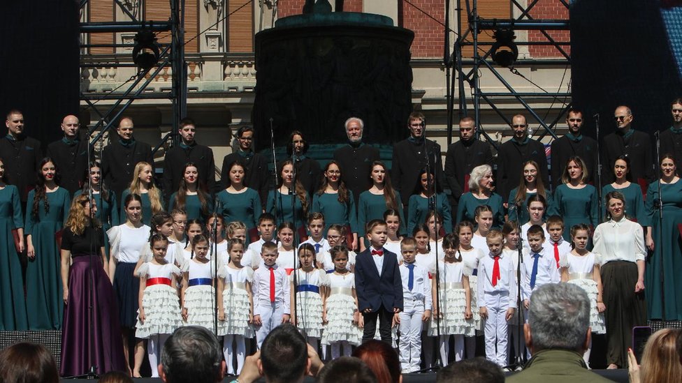 Mladi u Srbiji: Zašto je konzervativizam prijemčiv generaciji Z 3 Dani porodice