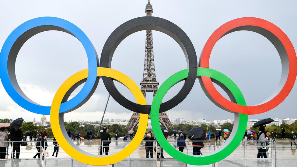 Olimpijske igre u Parizu 2024: Sve o najvećoj sportskoj manifestaciji ove godine 1 Olympic rings in Paris, with Eiffel Tower in background