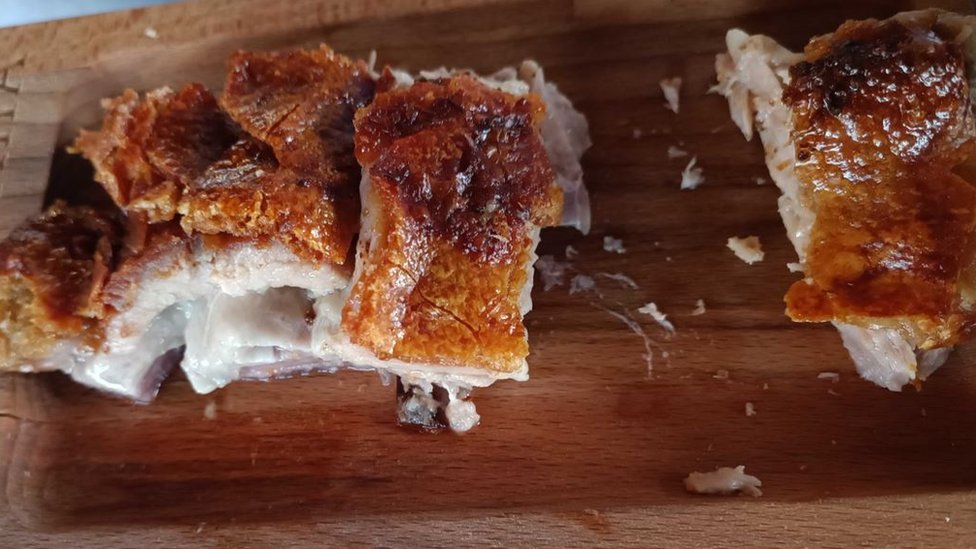 Srbija i hrana: Koliko će koštati prasetina uoči praznika i šta to znači za stočare 2 Pečenje