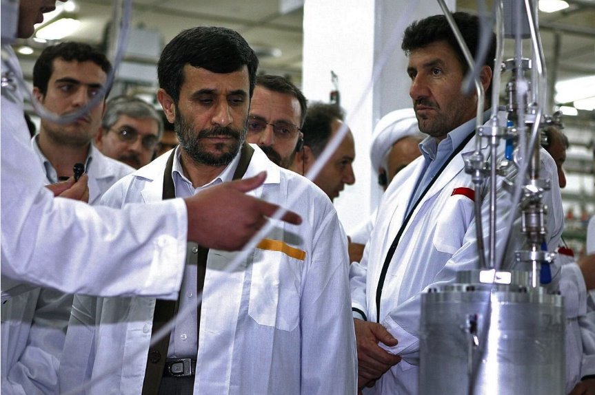 Nekadašnji iranski predsednik Mahmud Ahmadinedžad najavio je pojačanu proizvodnju uranijuma u nuklearnoj elektrani u Natancu - fotografija iz 2008. godine