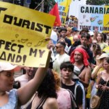 Španija: Hiljade protestovale na Kanarskim ostrvima zbog masovnog turizma 13