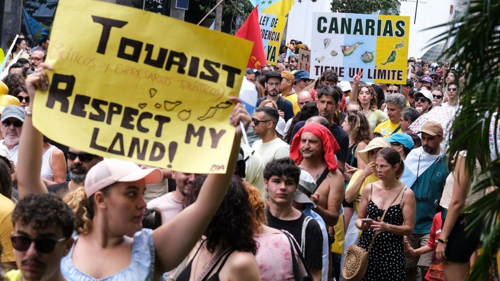 Španija: Hiljade protestovale na Kanarskim ostrvima zbog masovnog turizma 8