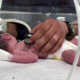 Izrael i Palestinci: Beba spasena iz utrobe majke ubijene u Gazi 1