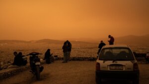 Grčka: Narandžasti saharski pesak nad Atinom