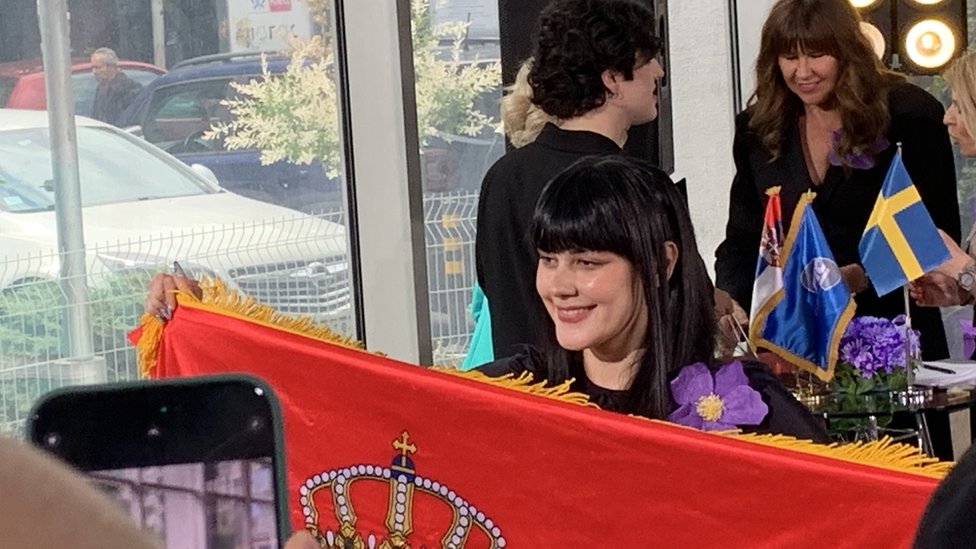 Srbija i Pesma Evrovizije 2024: Ramonda na reveru i poruka Teja Dore „bićete ponosni" 2 Teja Dora