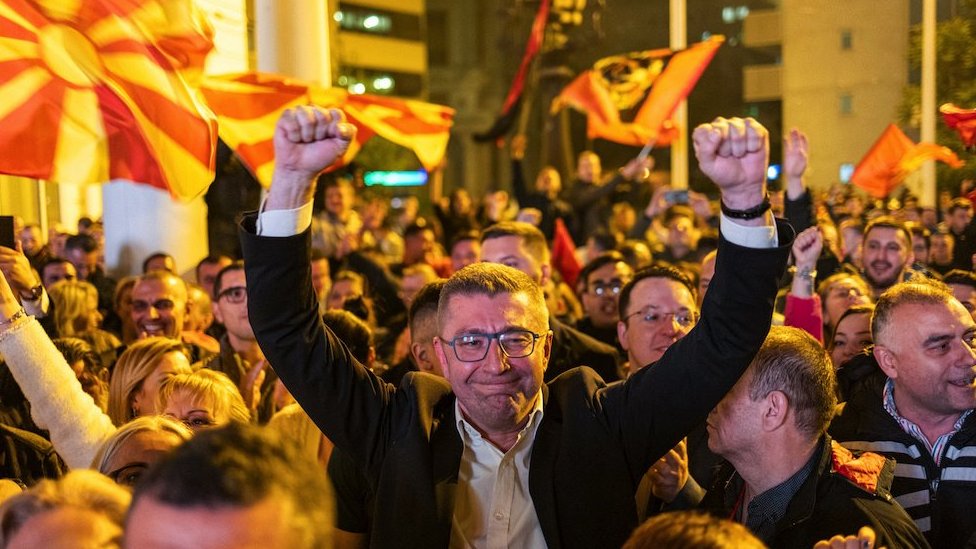 Izbori u Severnoj Makedoniji: Da li je opozicija ostvarila nedostižnu prednost pred drugi krug glasanja 1 slavlje