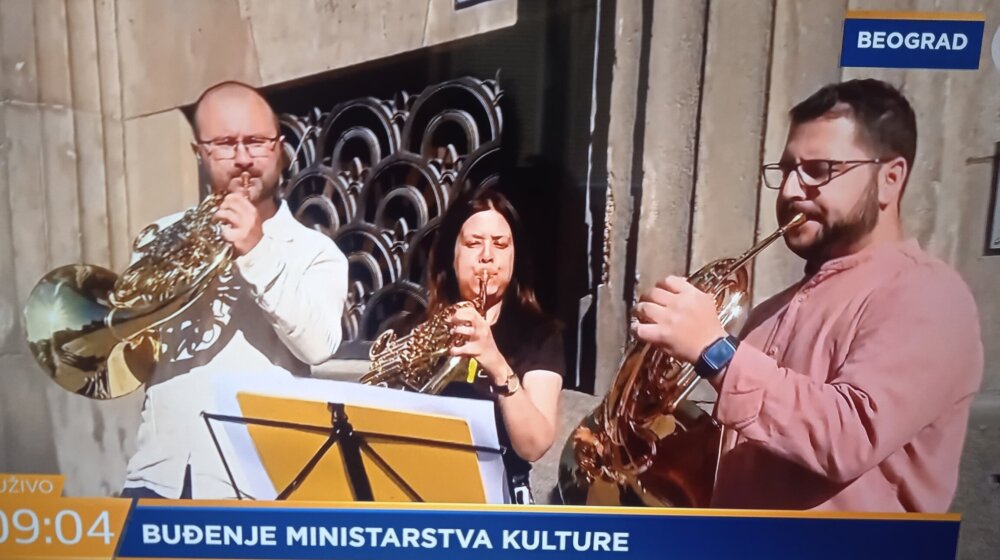 „Probudi se voljena“ premijerno ispred zgrade Ministarstva kulture 1