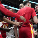 Bogdan Bogdanović nasrnuo na trenera Atlante, saigrači sprečili fizički obračun (VIDEO) 3