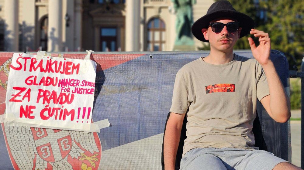 Andrej Obradović koji štrajkuje glađu završio u Urgentnom centru 9