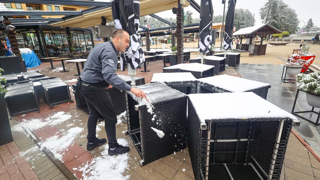 (FOTO) U Šapcu, Kosjeriću, na Zlatiboru i Tari pada sneg: Pogledajte fotografije "belog aprila" 5