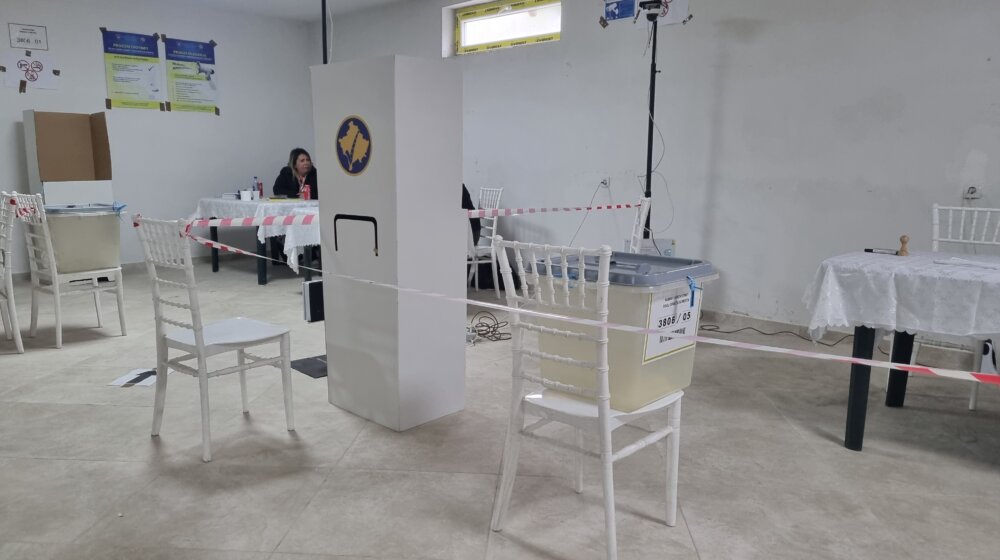 Reporter Danasa na glasačkom mestu u Bošnjačkoj mahali: "Možda neko i dođe" (FOTO) 1