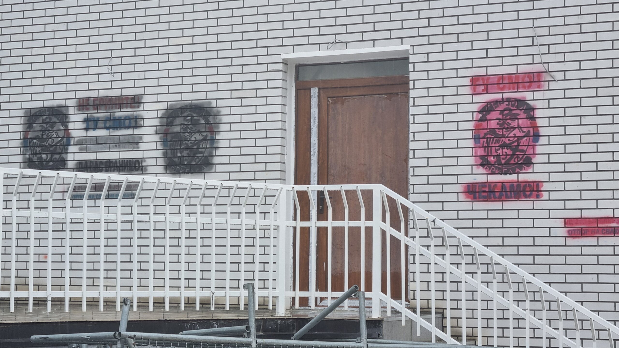 "Srbi se masovno iseljavaju, ama baš ništa nisu dobili od Vučićeve politike": Zdravko Ponoš povodom zabrane srpskih vozačkih dozvola na Kosovu 2 "Srbi se masovno iseljavaju, ama baš ništa nisu dobili od Vučićeve politike": Zdravko Ponoš povodom zabrane srpskih vozačkih dozvola na Kosovu 2