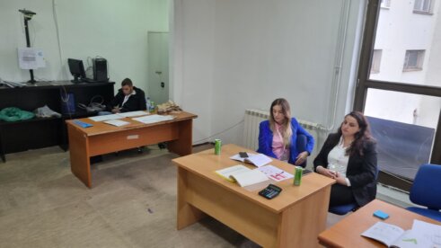 20240421_130933(0) Kontejner na skretanju, veje sneg: Kako izgleda glasanje za smenu gradonačelnika u Zubinom Potoku? 4