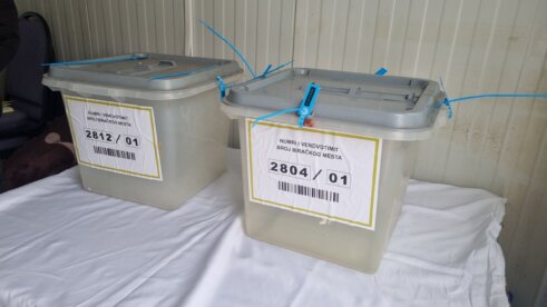 referendum kosovo zubin potok Kontejner na skretanju, veje sneg: Kako izgleda glasanje za smenu gradonačelnika u Zubinom Potoku? 9