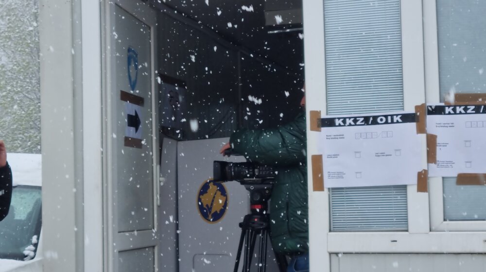 Kontejner na skretanju, veje sneg: Kako izgleda glasanje za smenu gradonačelnika u Zubinom Potoku? 1