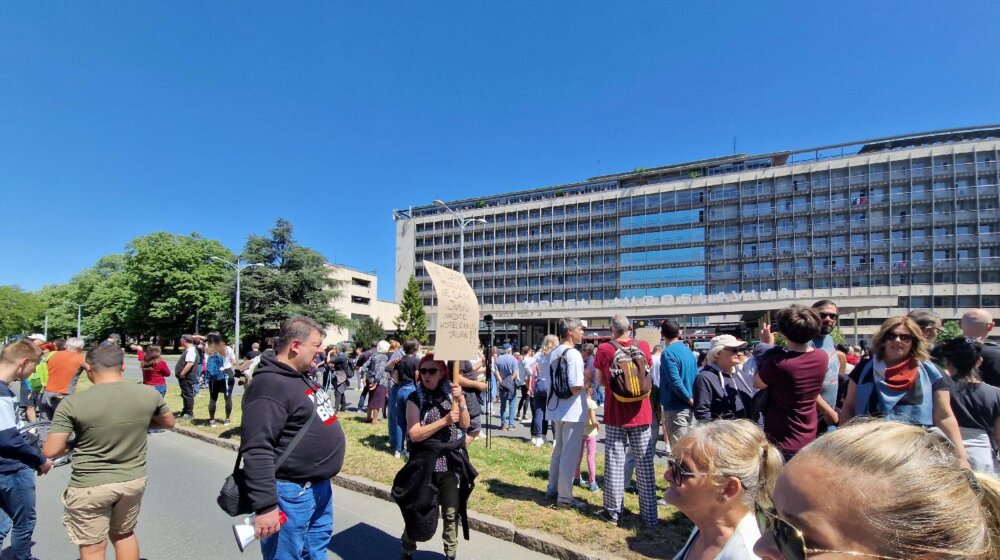Protest za odbranu hotela Jugoslavija, građani na pet minuta blokirali saobraćajnicu 9