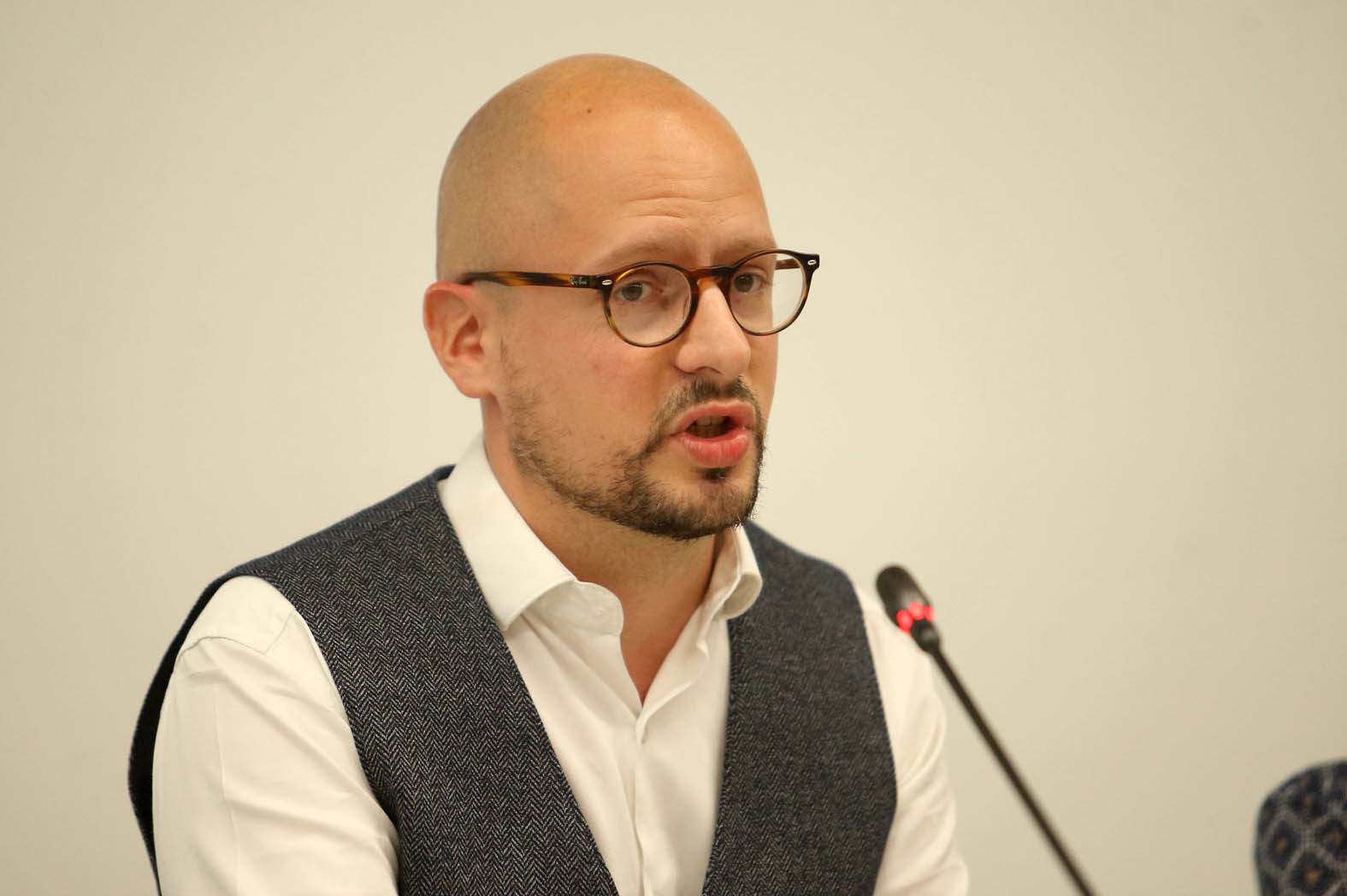 Povodom diskriminatornih plakata u Kruševcu: Govor mržnje ostaje nekažnjiv 3 Povodom diskriminatornih plakata u Kruševcu: Govor mržnje ostaje nekažnjiv 2